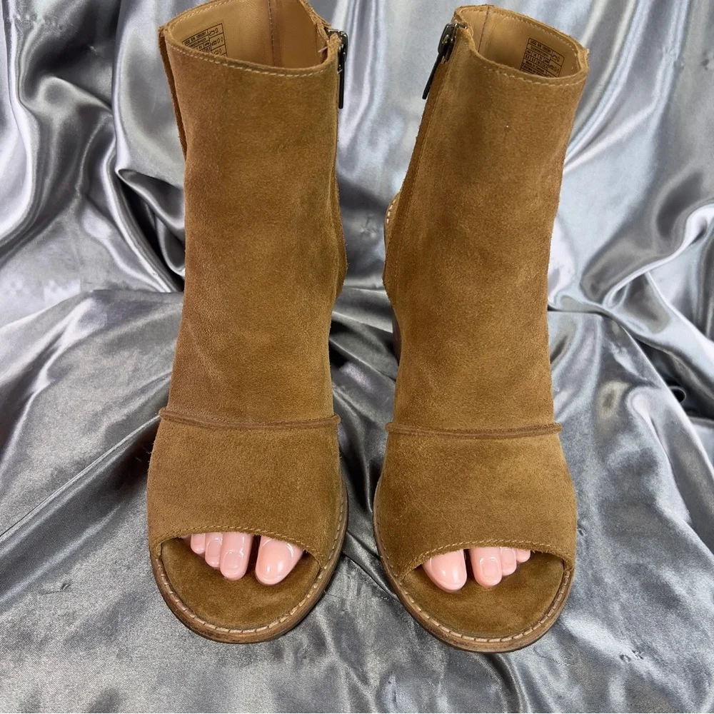 UGG Valencia Peep Toe Ankle Bootie in Light Brown Suede Size 8.5 US/EU 39 GUC‎